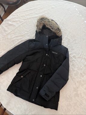 Marmot Black Hooded Puffer Coat with Faux-Fur Trim